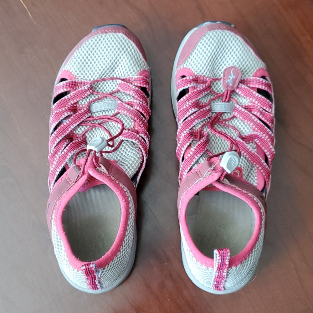Chaco Outcross 2 kids shoe size 4